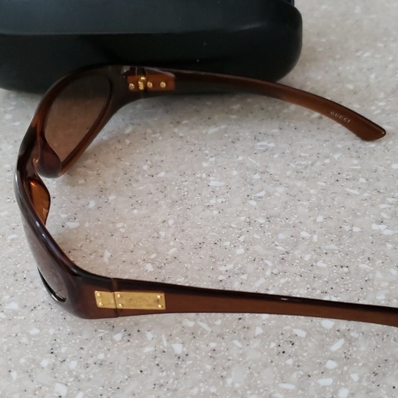 GUCCI sunglasses - Picture 2 of 4